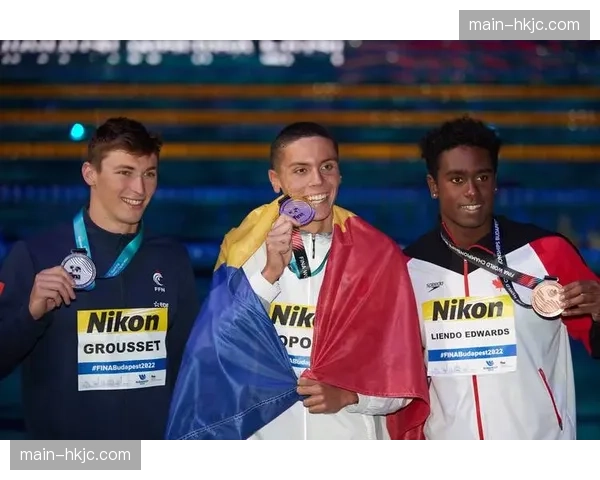 游泳世锦赛男子100米自由泳决赛，罗马尼亚新星波波维奇刷新赛会纪录夺冠